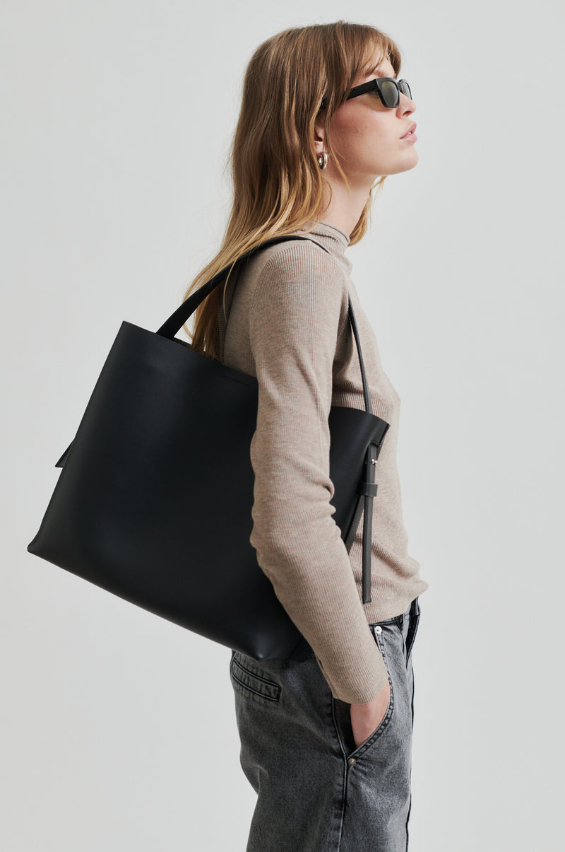 Leata Maxi Leather Bag