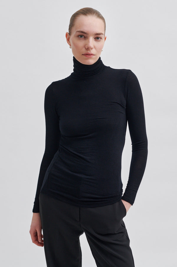 Matima T-Neck Tee