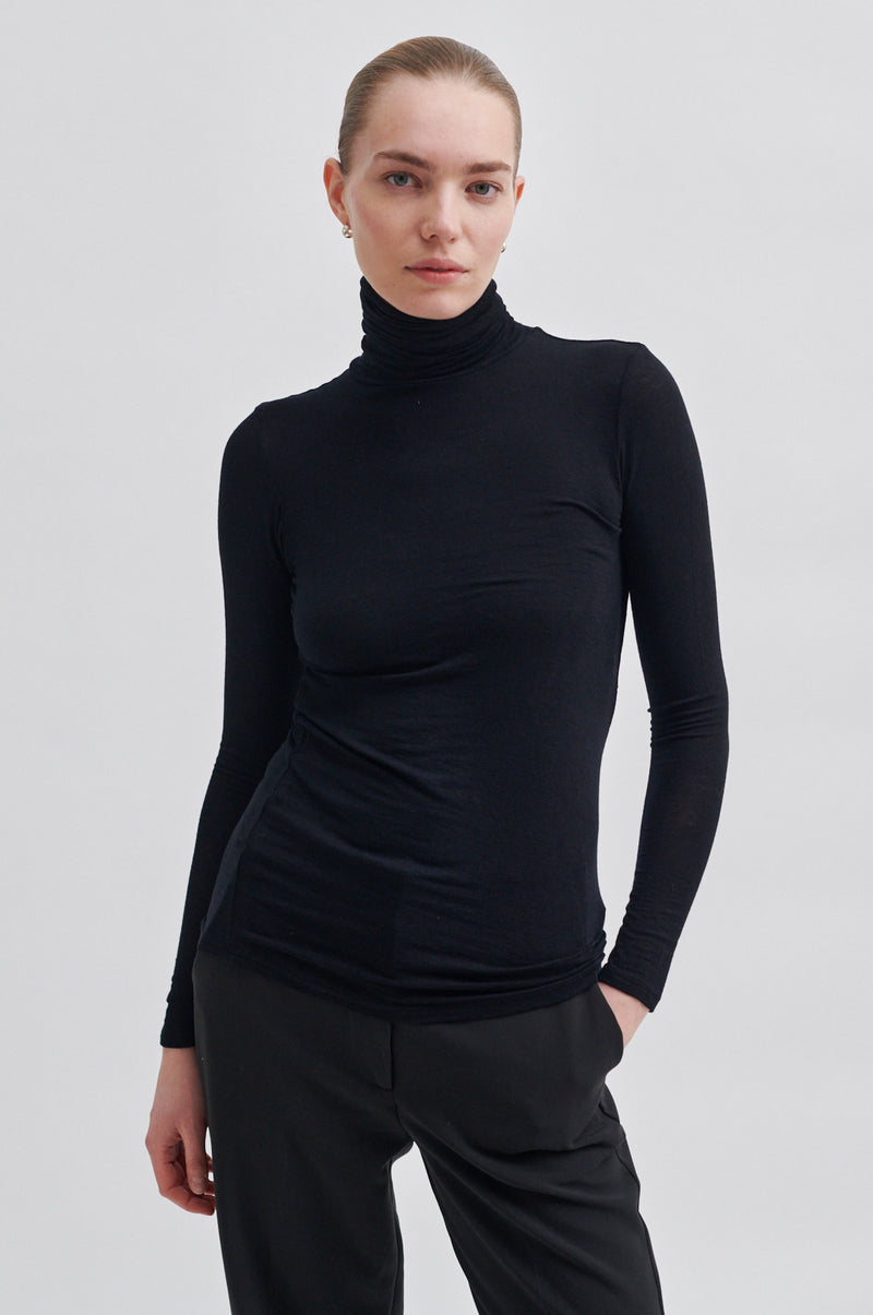 Matima T-Neck Tee