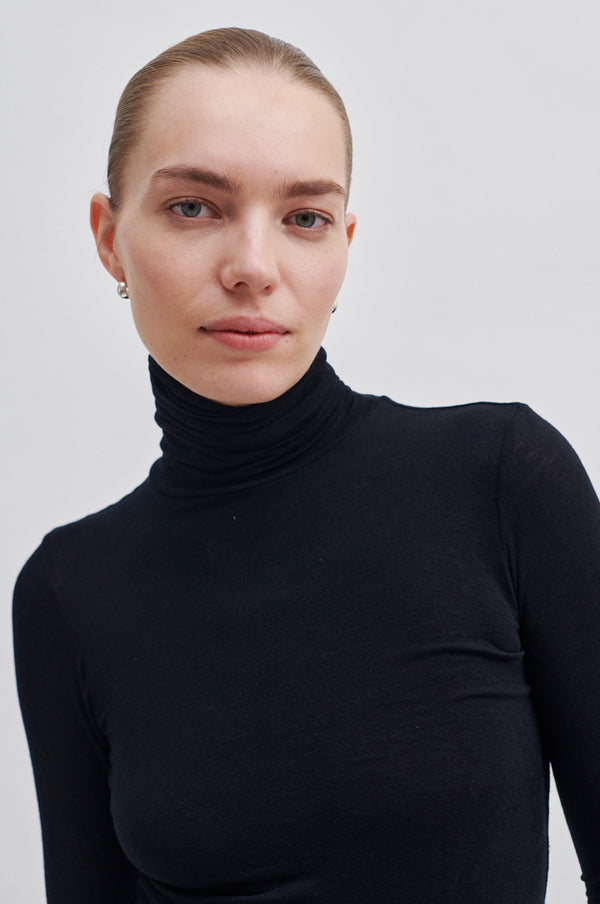 Matima T-Neck Tee