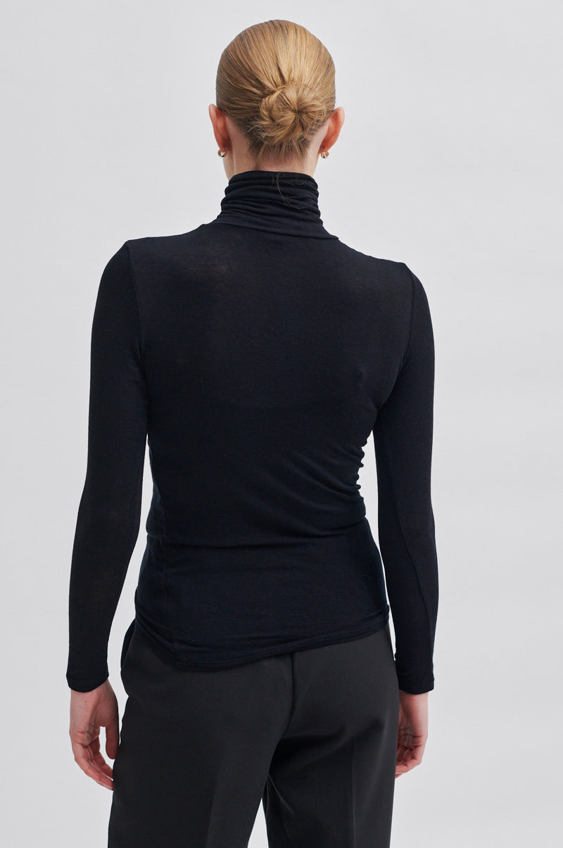 Matima T-Neck Tee